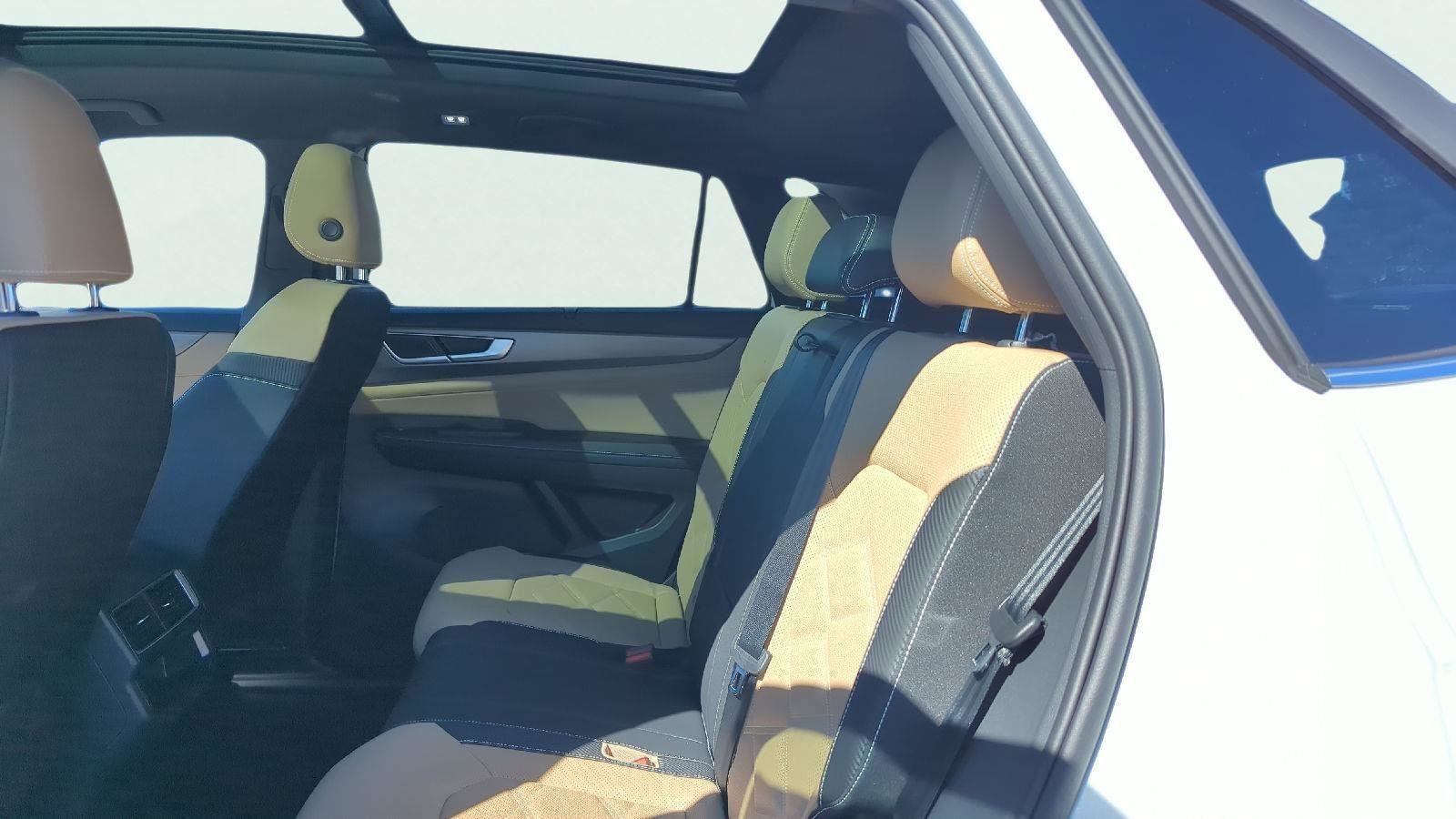 New 2026 Volkswagen Atlas Cross Sport SE image 13