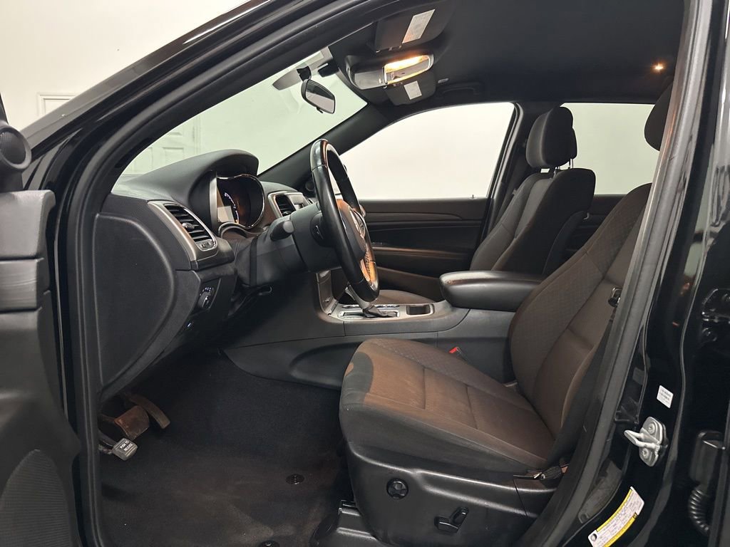 Used 2020 Jeep Grand Cherokee Laredo AWD/4WD image 28
