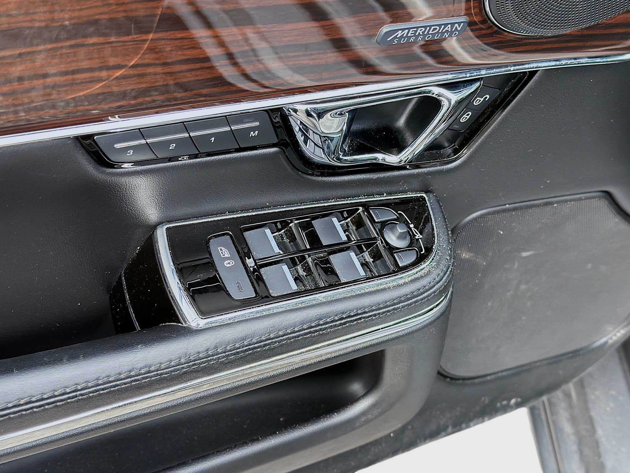 Used 2019 Jaguar XJ R-Sport image 24