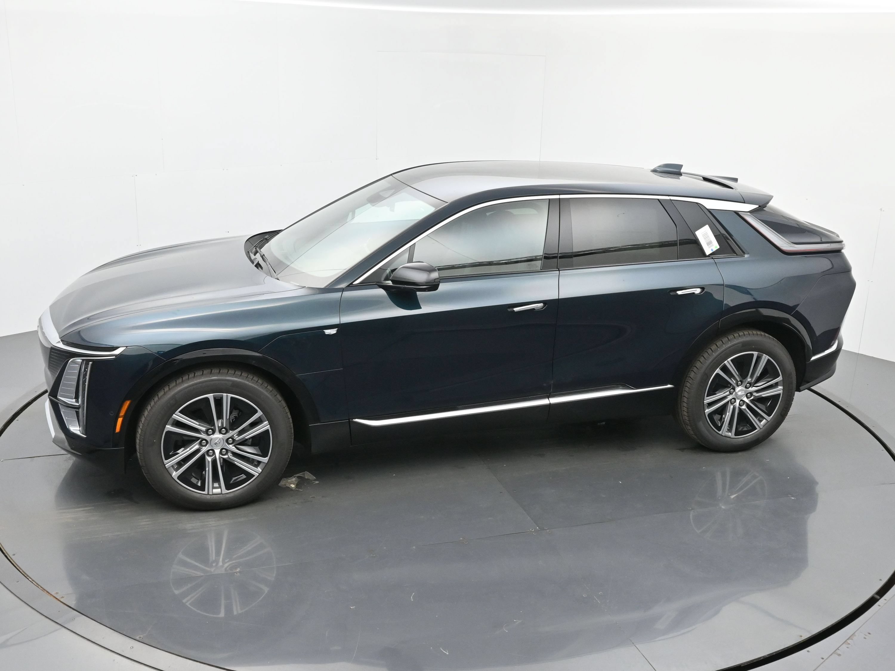 New 2026 Cadillac Lyriq Luxury w/ LPO, Floor Liner Package AWD/4WD image 24
