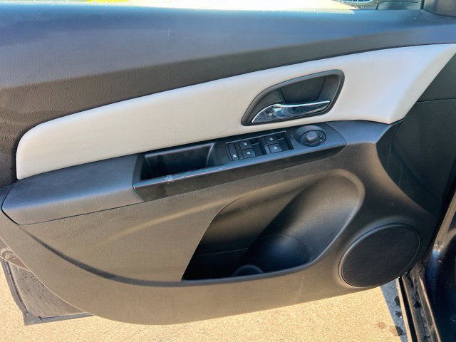 Used 2014 Chevrolet Cruze LS FWD image 17