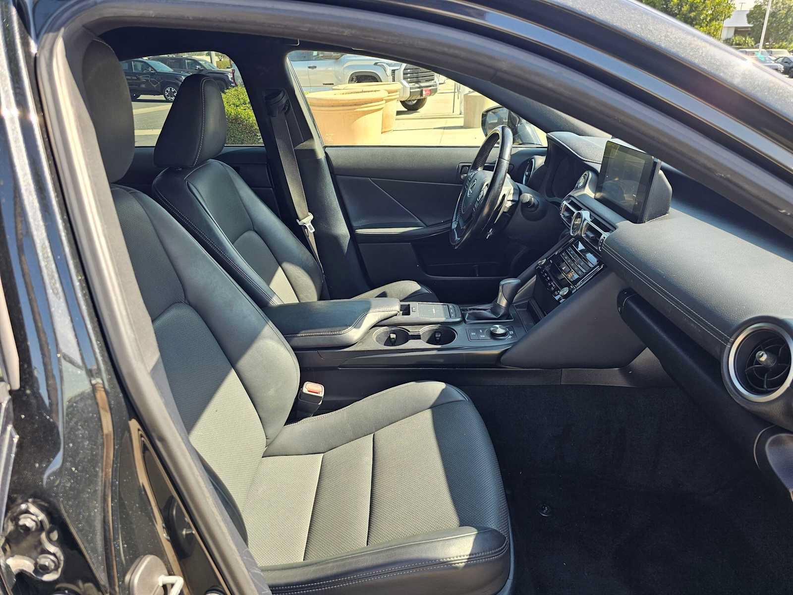 Used 2022 Lexus IS 300 AWD image 10