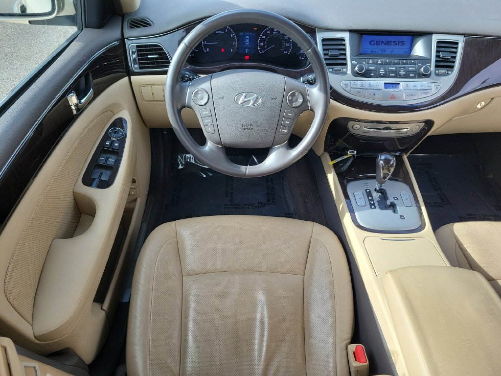Used 2010 Hyundai Genesis 3.8 RWD image 10