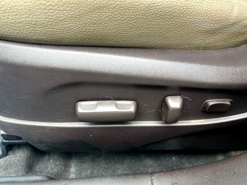 Used 2010 Hyundai Tucson Limited w/ Premium Pkg 4 image 17