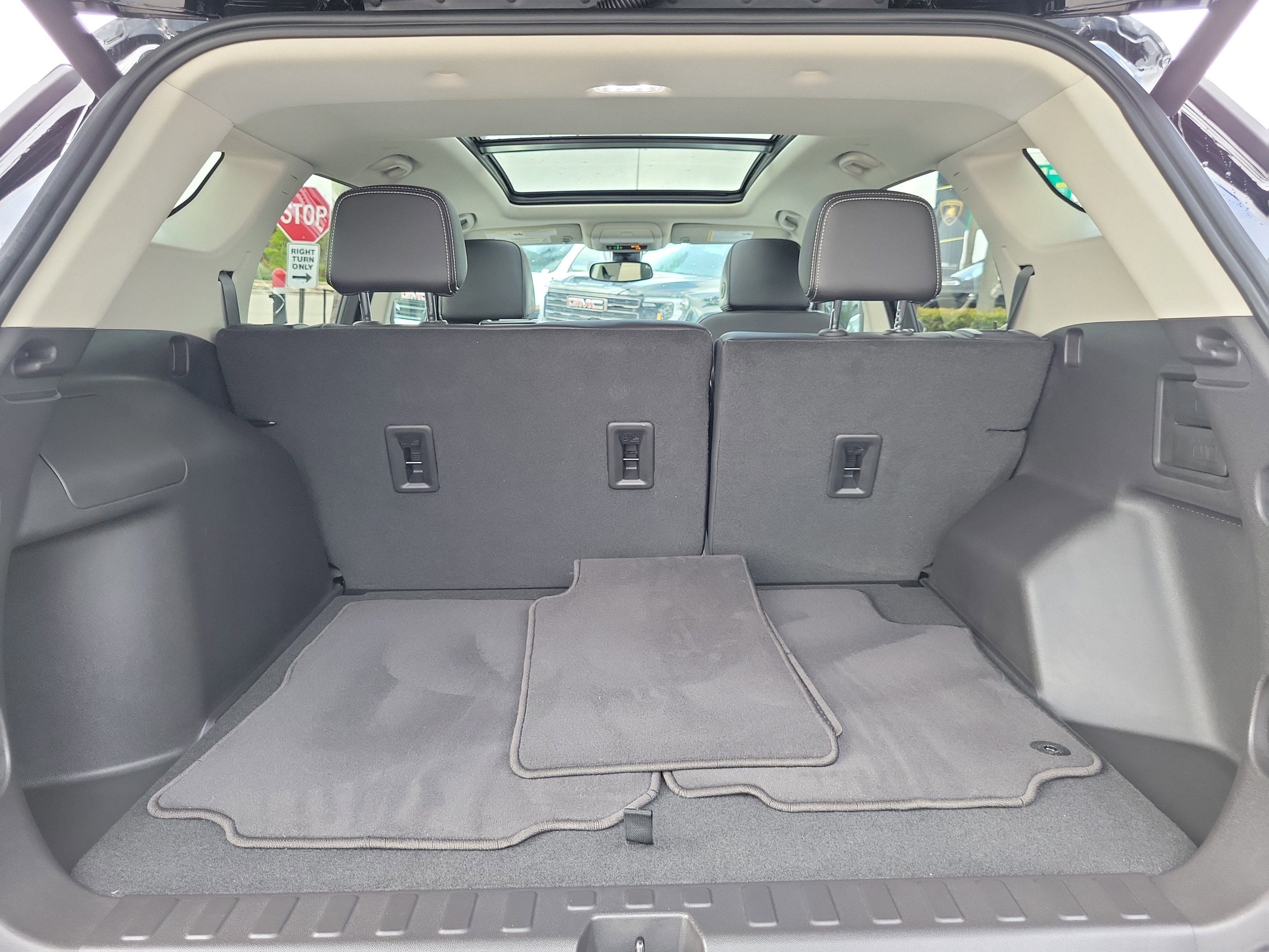 Used 2024 GMC Terrain Denali w/ Denali Premium Package image 16