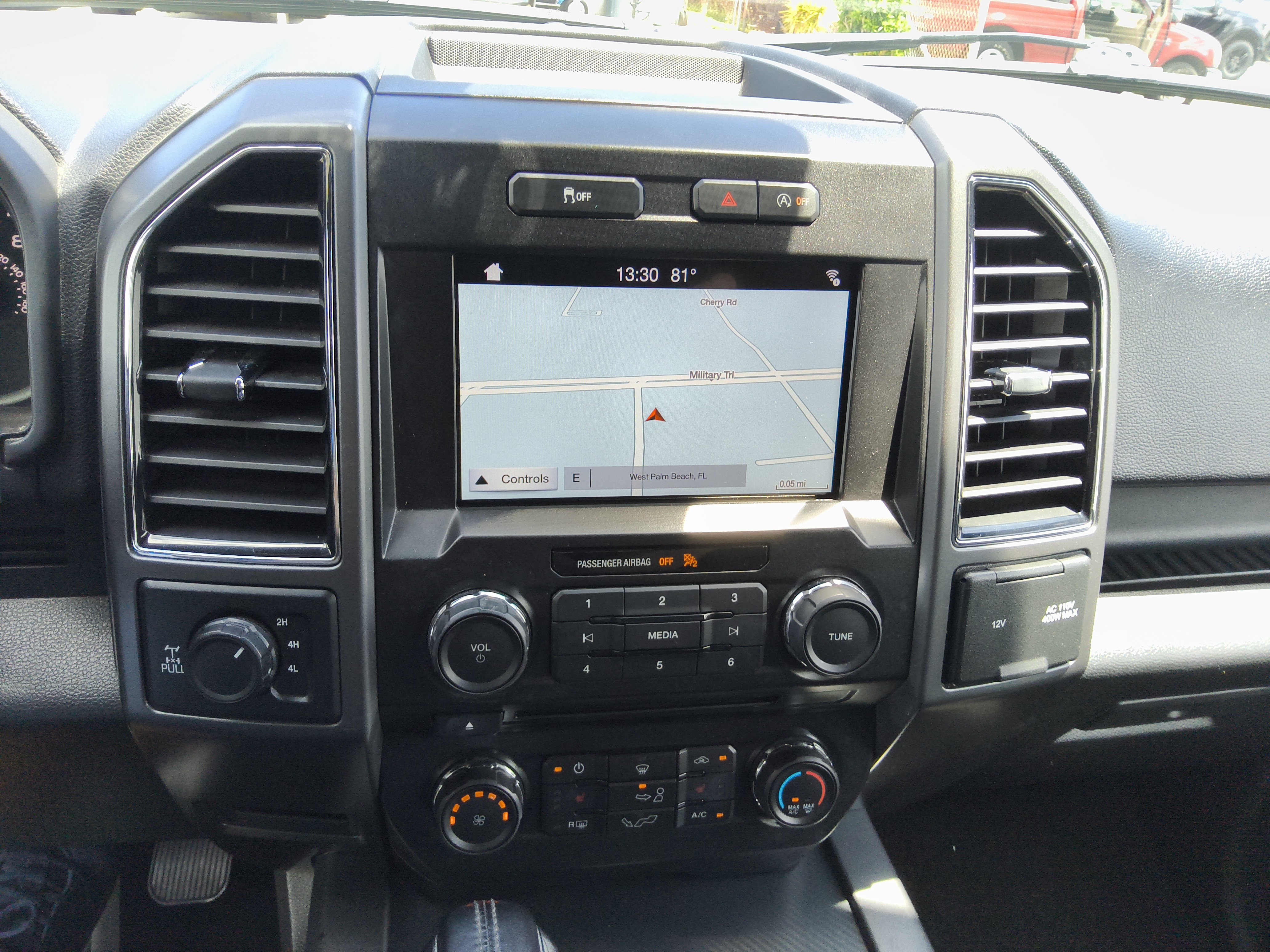 Used 2018 Ford F150 XLT w/ Equipment Group 302A Luxury AWD/4WD image 30