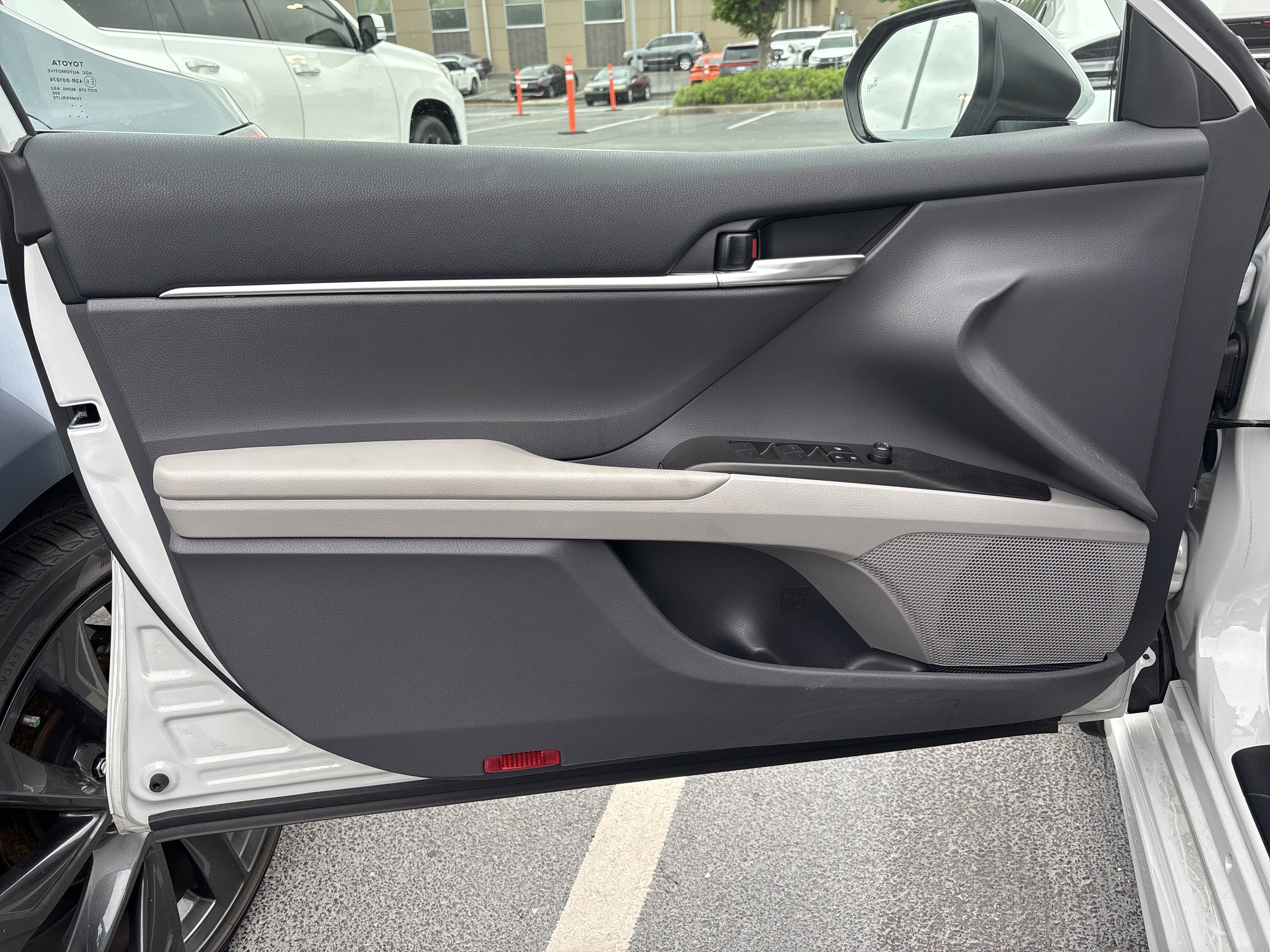 Used 2023 Toyota Camry SE w/ Convenience Package FWD image 13