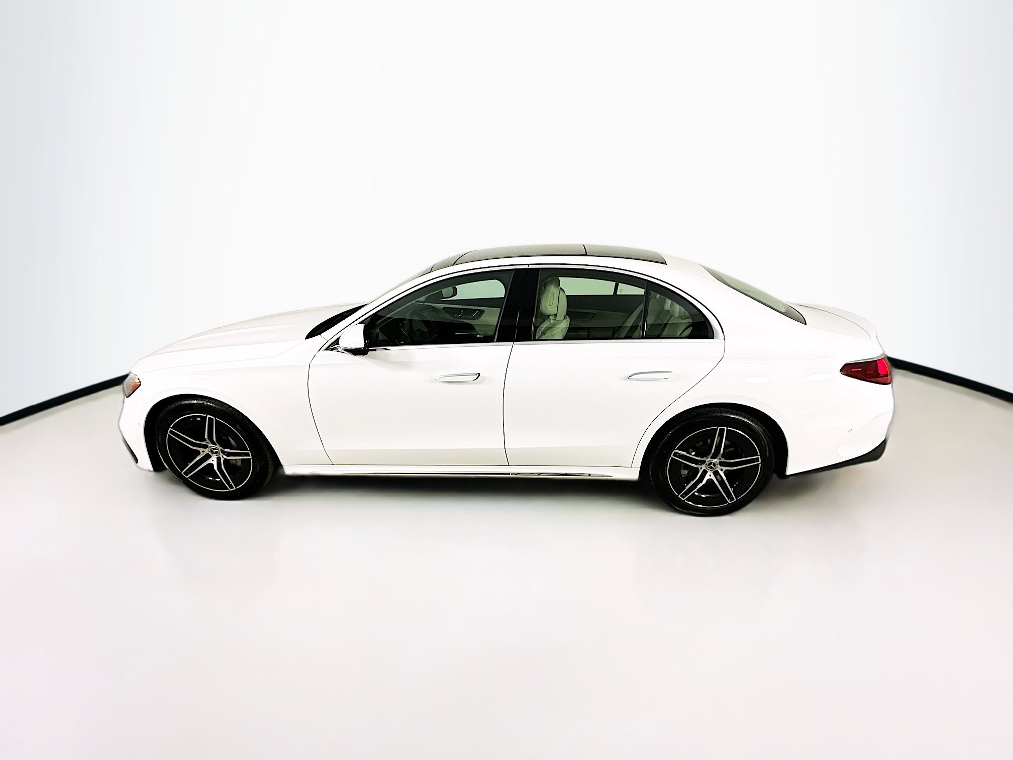 Certified 2025 Mercedes-Benz E 350 4MATIC Sedan image 4