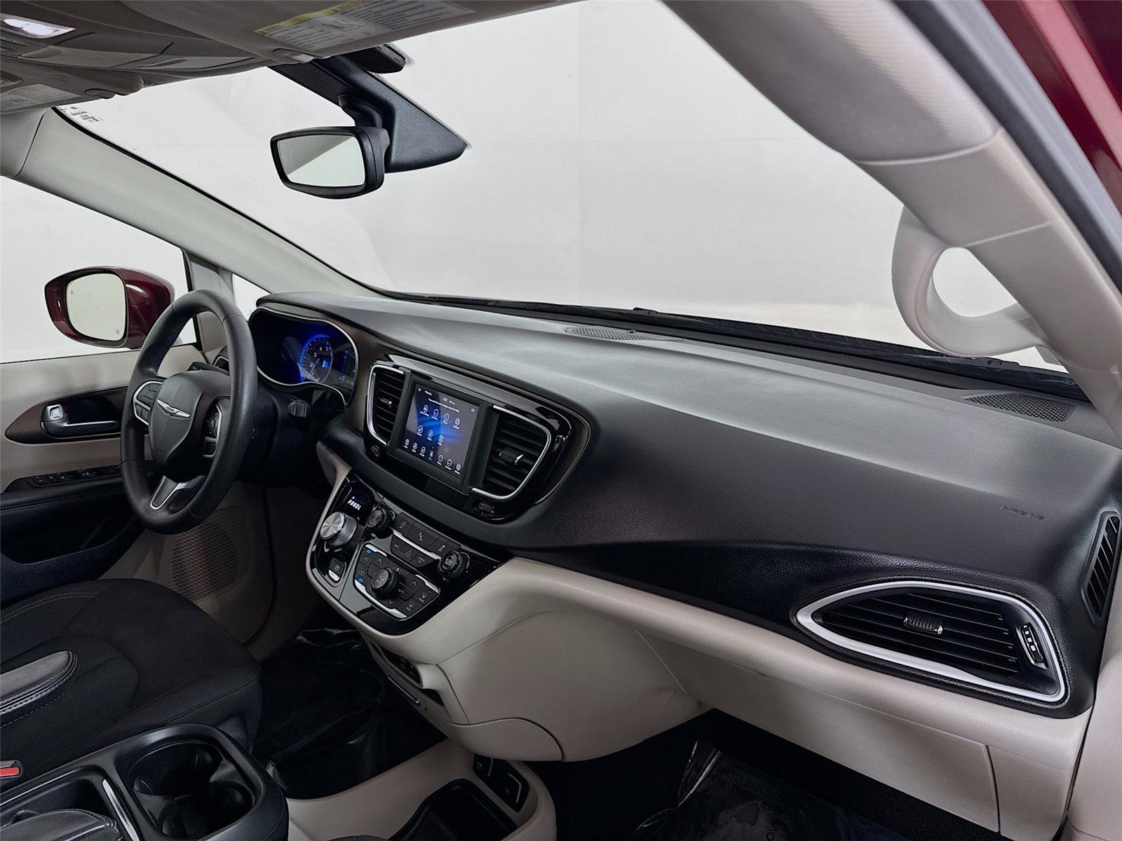 Used 2018 Chrysler Pacifica Touring Plus image 27