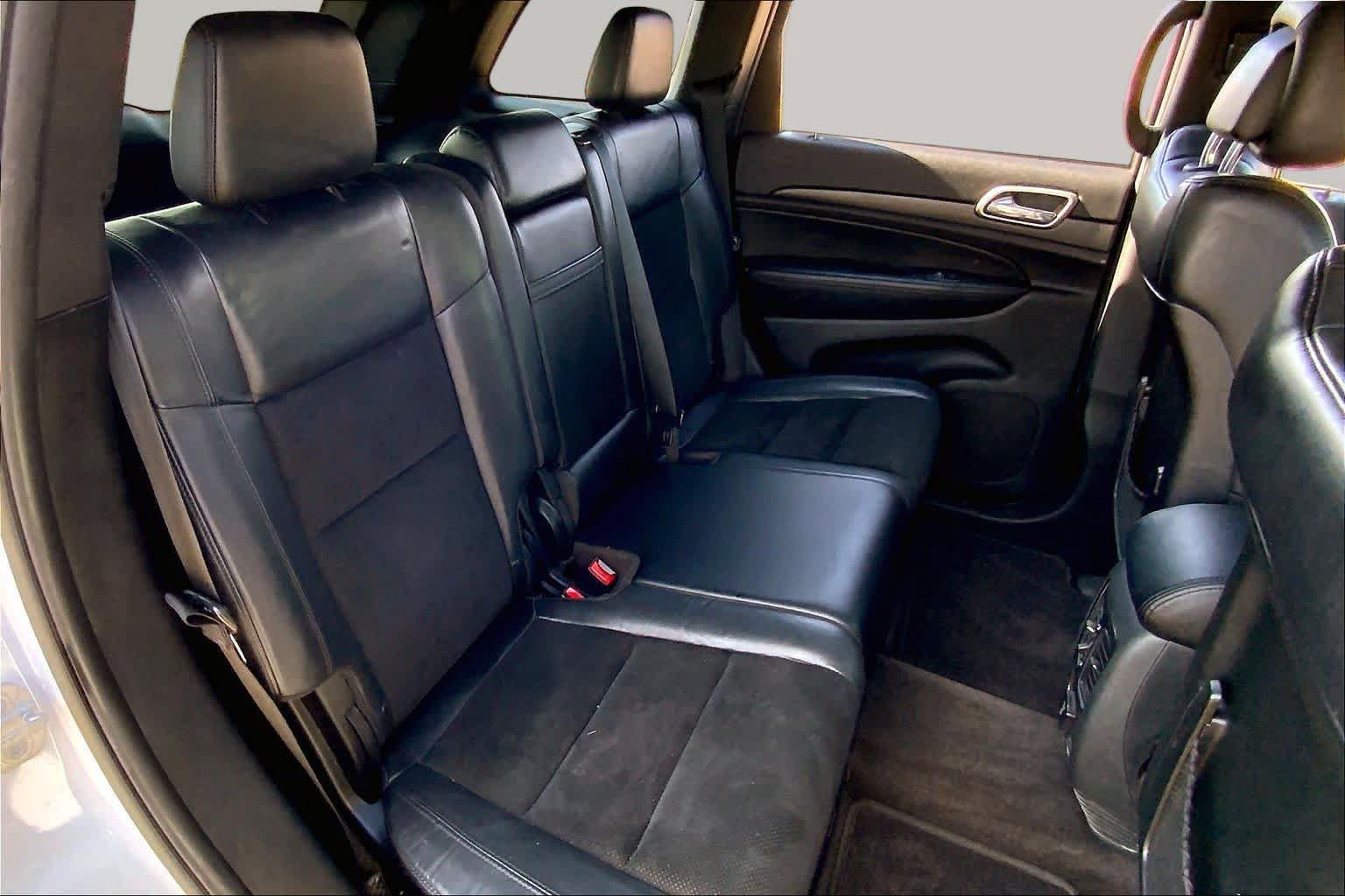 Used 2018 Jeep Grand Cherokee Altitude RWD image 18