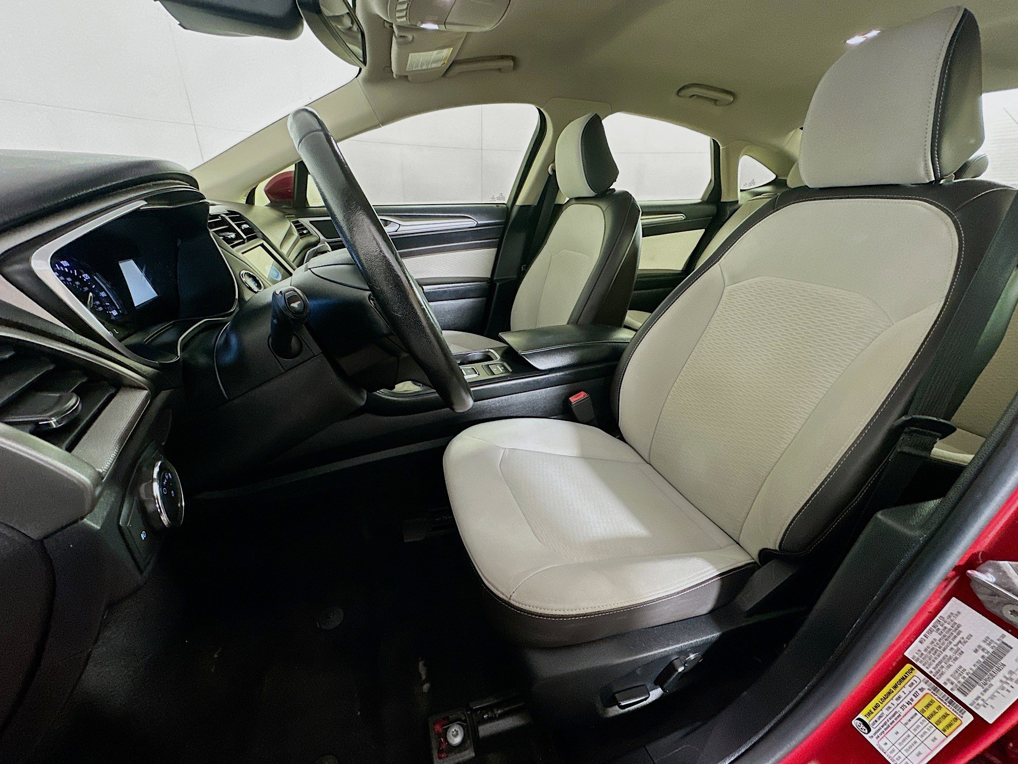 Used 2020 Ford Fusion SE w/ Equipment Group 151A image 13