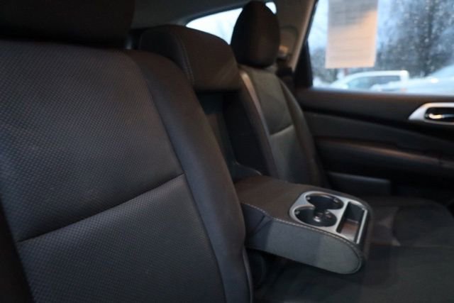 Used 2019 Nissan Pathfinder SV image 34