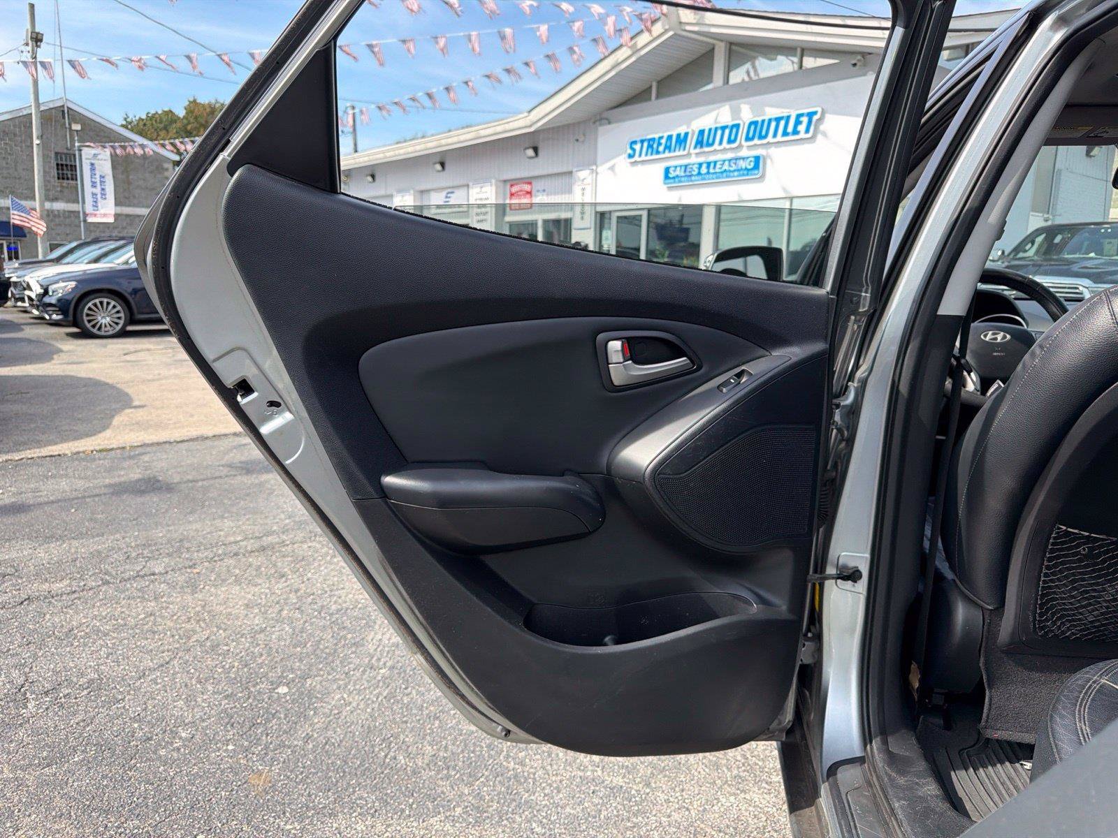 Used 2010 Hyundai Tucson Limited w/ Premium Pkg 4 FWD image 23