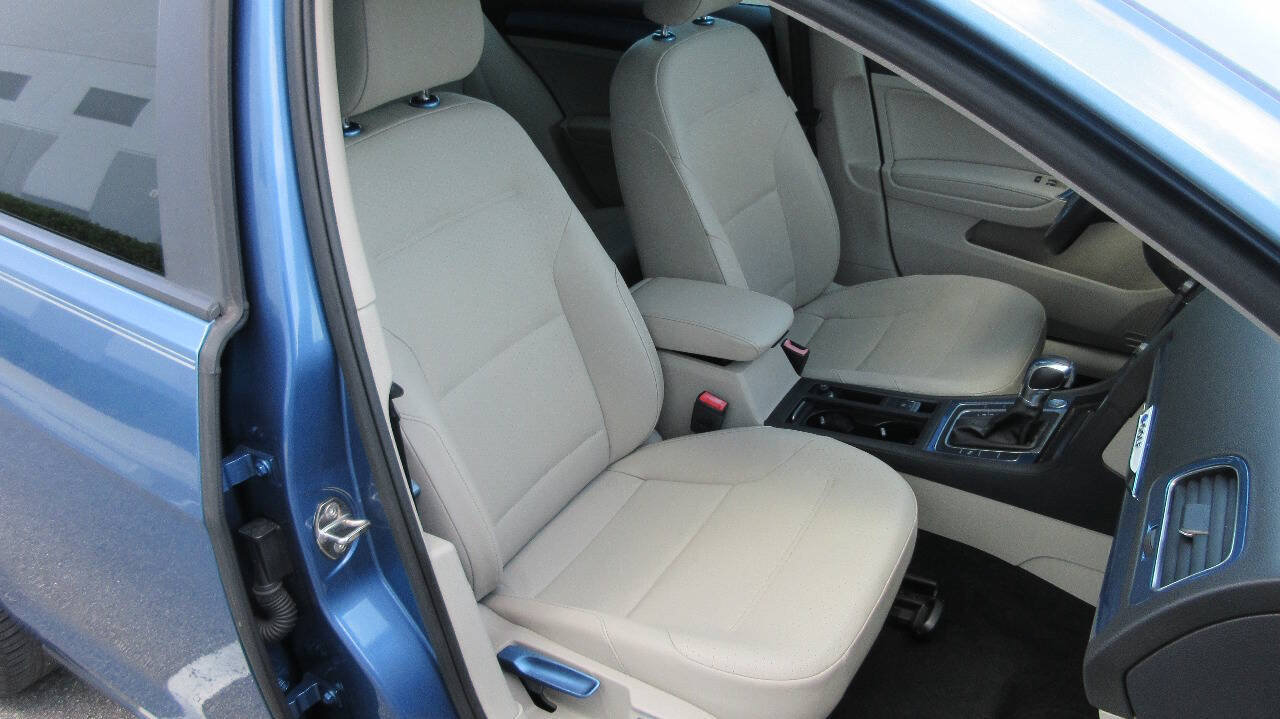 Used 2015 Volkswagen e-Golf SEL Premium FWD image 25