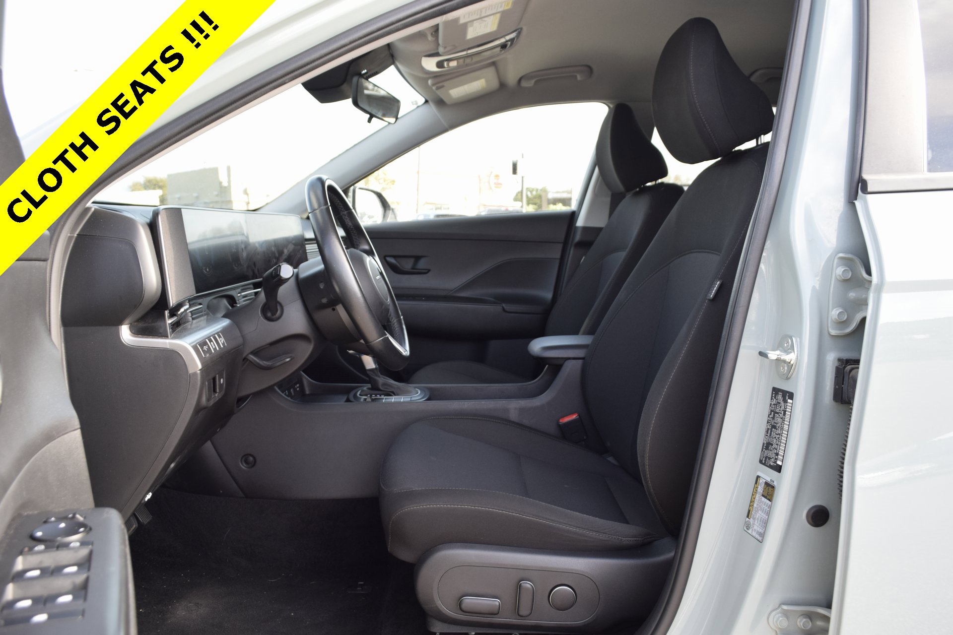 Used 2024 Hyundai Kona SEL image 3