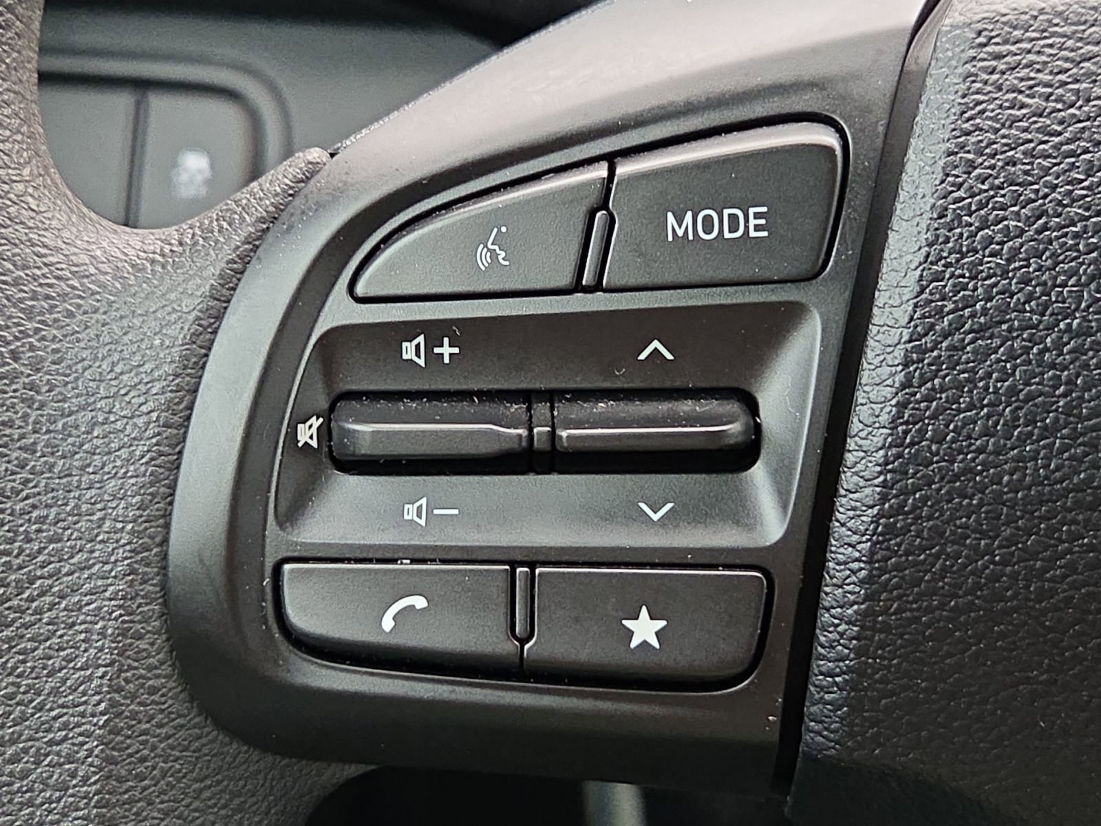 Used 2025 Hyundai Venue SE image 19