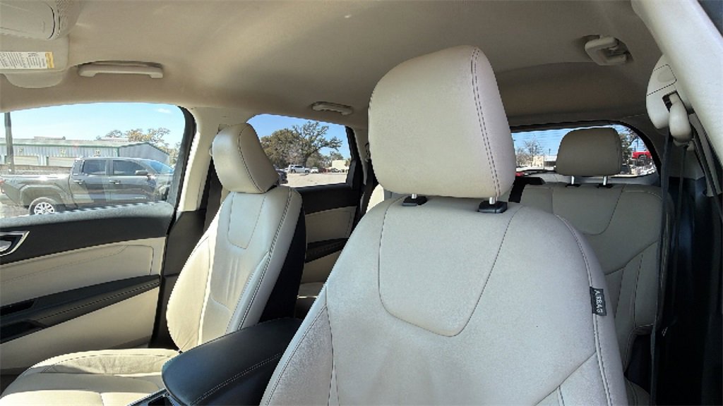 Used 2020 Ford Edge Titanium image 21