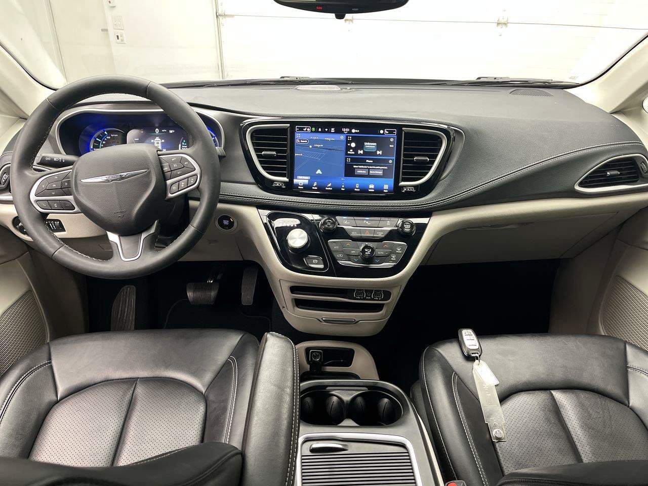 Used 2024 Chrysler Pacifica Limited FWD image 4