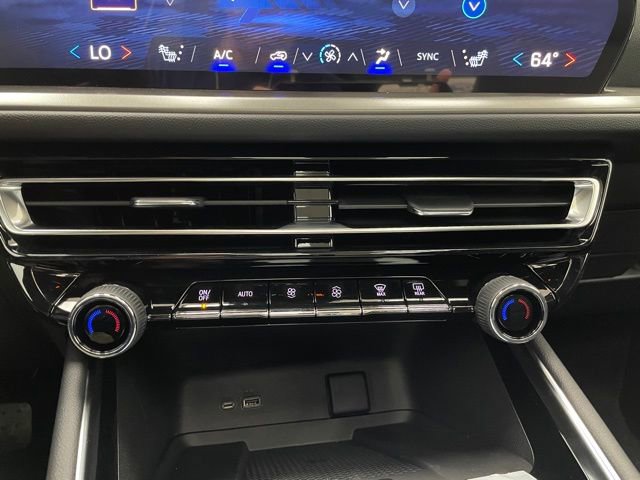 New 2026 Chevrolet Traverse LT w/ Sun and Wheel Package AWD/4WD image 6