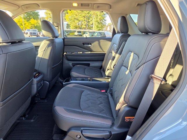 New 2026 Nissan Pathfinder Platinum FWD image 13