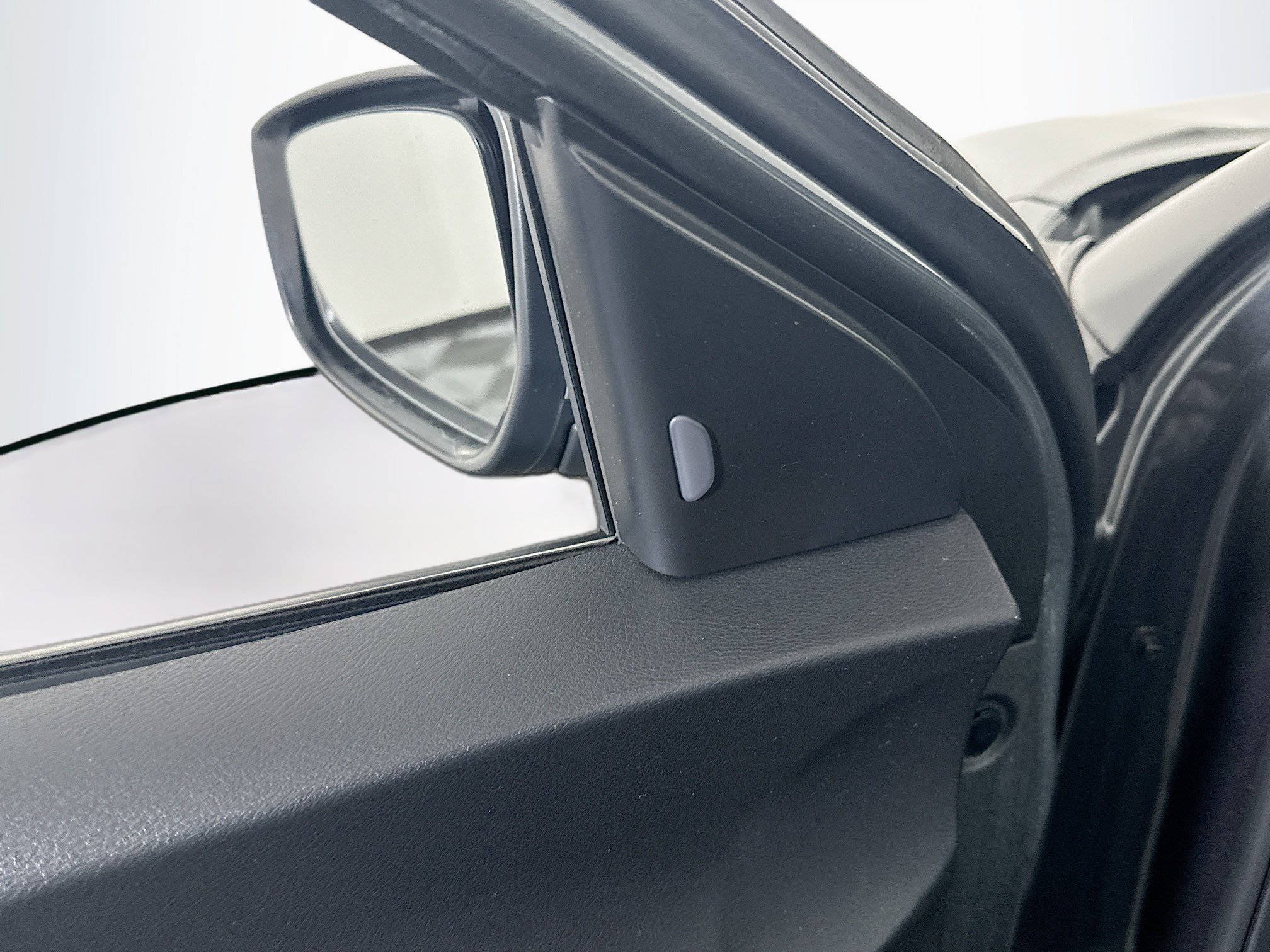 Used 2022 Nissan Kicks SV FWD image 16