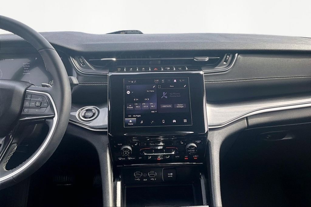 Used 2023 Jeep Grand Cherokee Altitude image 6