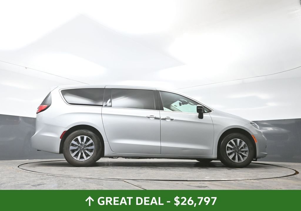 Used 2024 Chrysler Pacifica Select image 53