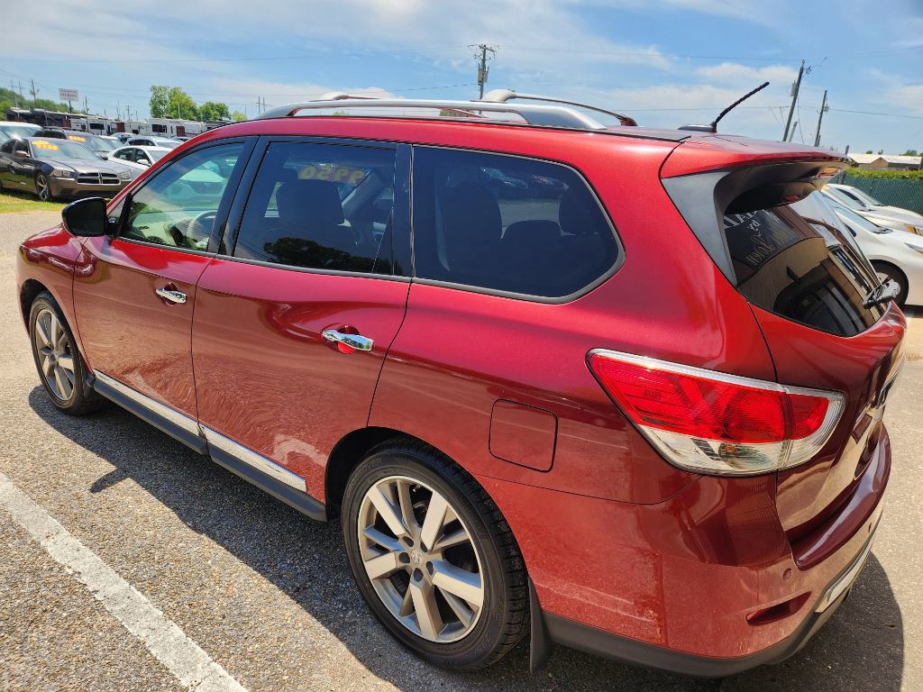 Used 2015 Nissan Pathfinder Platinum w/ Family Entertainment Package FWD image 5