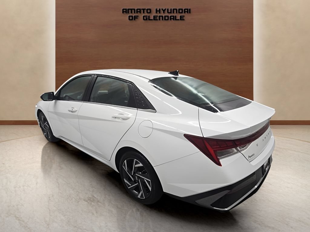 Used 2025 Hyundai Elantra SEL FWD image 4