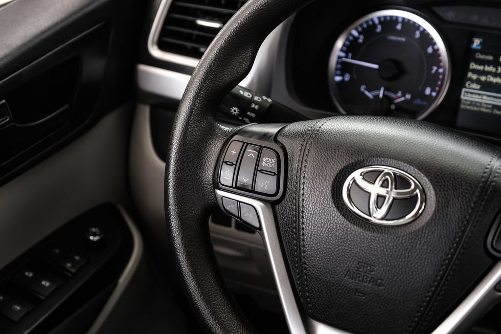 Used 2019 Toyota Highlander LE FWD image 13