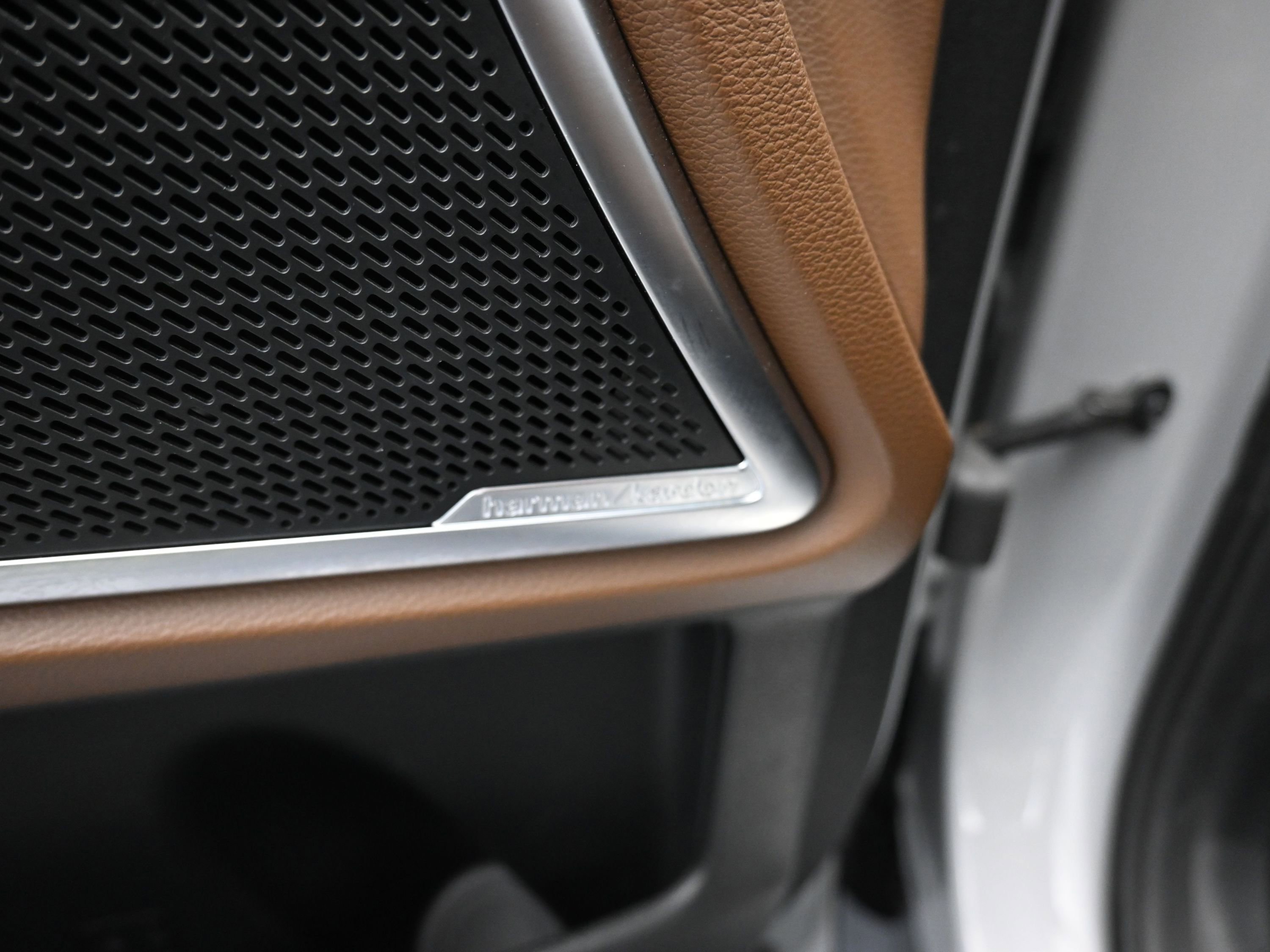 Used 2022 Kia Telluride SX w/ SX Prestige Package image 6