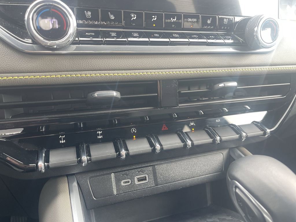 Used 2024 Chevrolet Colorado ZR2 w/ ZR2 Convenience Package III image 24