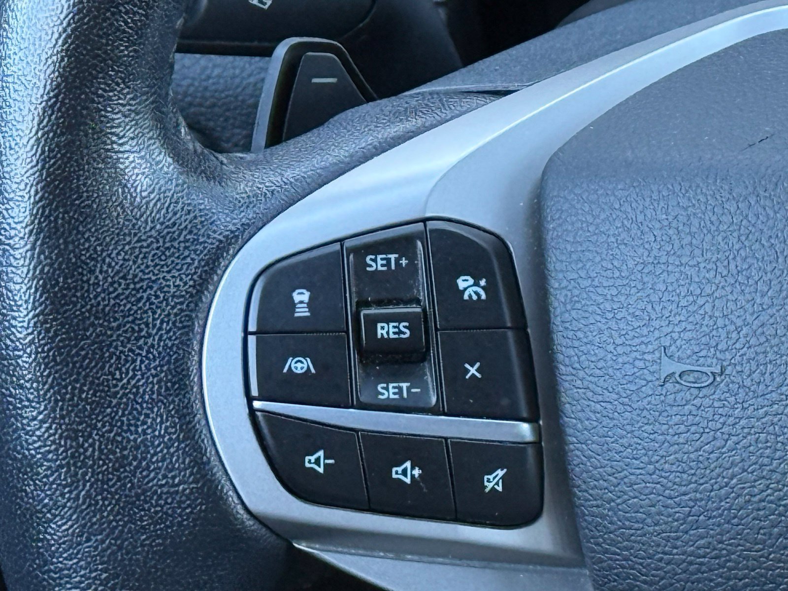 Used 2021 Ford Explorer XLT w/ Equipment Group 202A AWD/4WD image 32