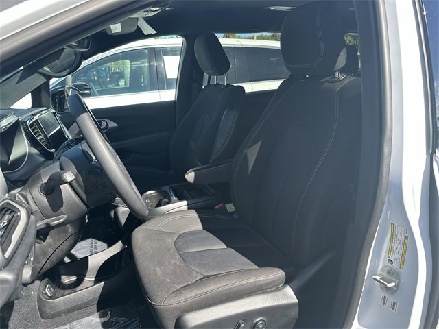 Used 2024 Chrysler Pacifica Touring image 13