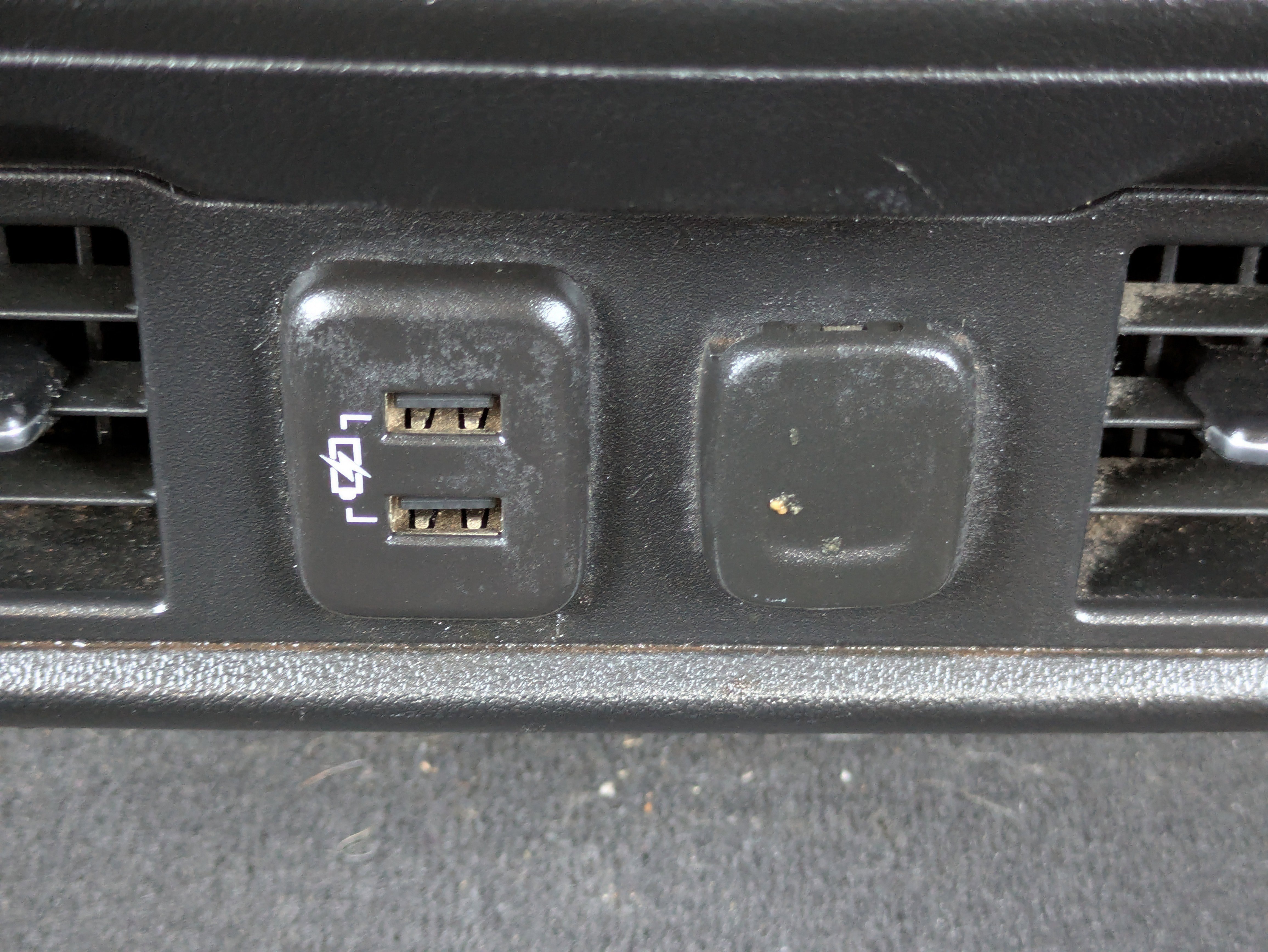 Used 2023 Chevrolet Silverado 2500 LT w/ Convenience Package image 8