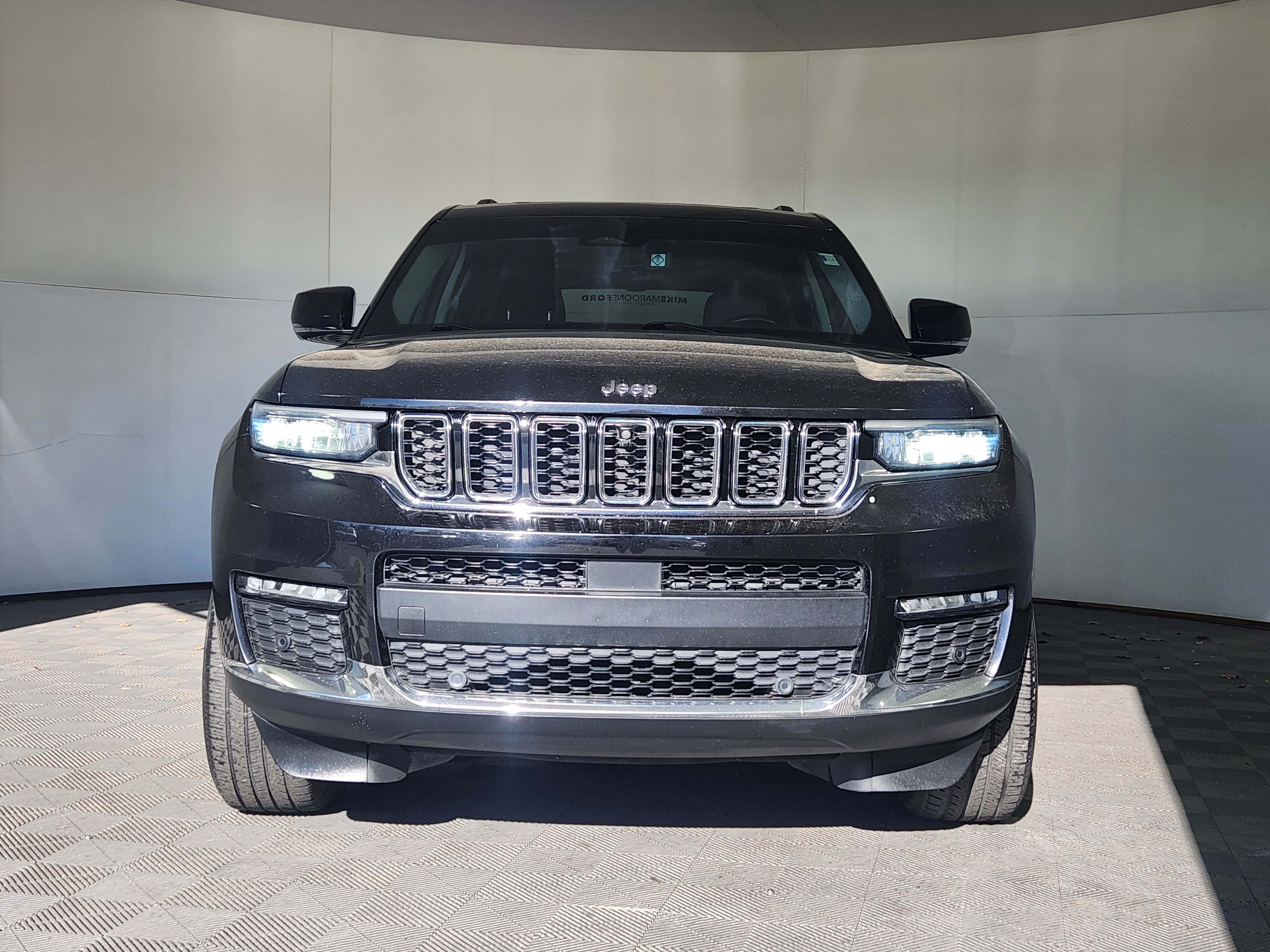 Used 2021 Jeep Grand Cherokee L Limited w/ Luxury Tech Group II image 2