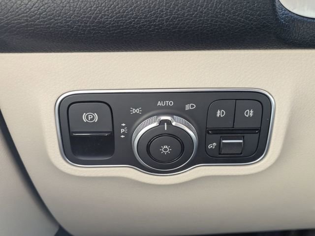 Used 2022 Mercedes-Benz GLB 250 w/ Premium Package Lite image 25