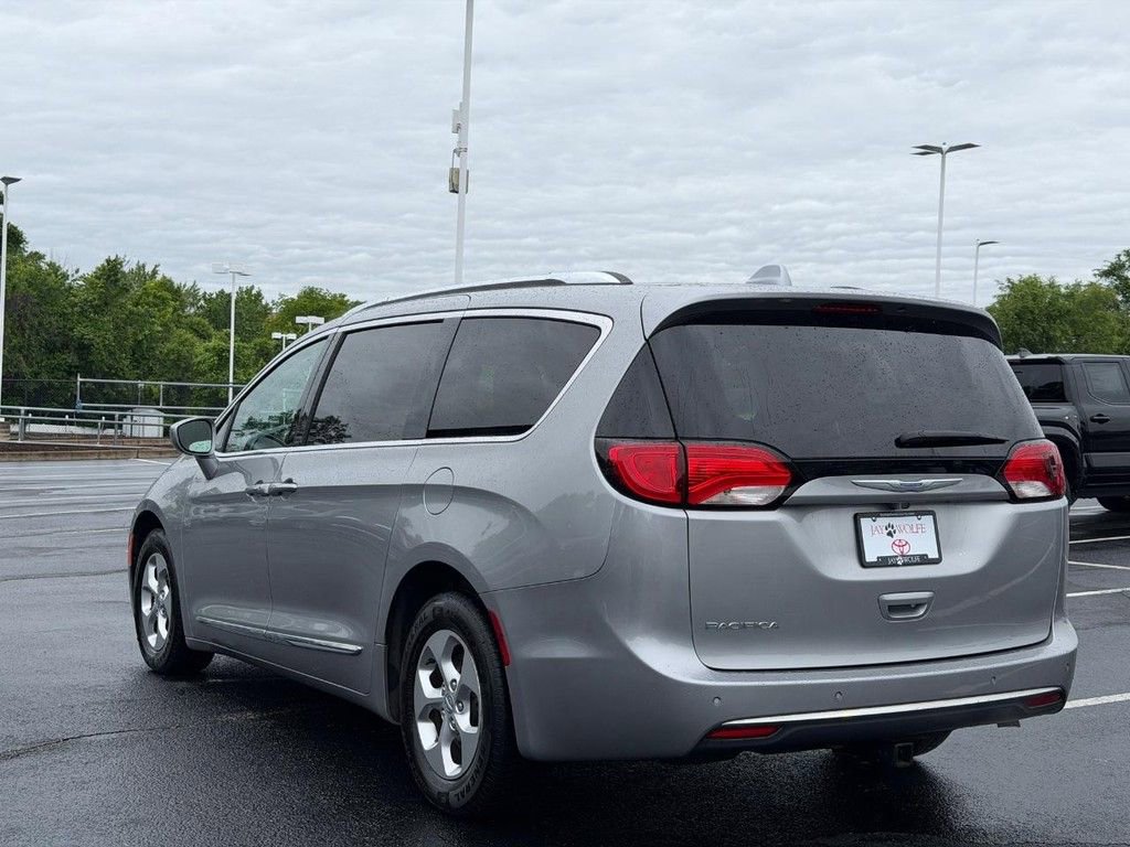 Used 2017 Chrysler Pacifica Touring-L Plus FWD image 6