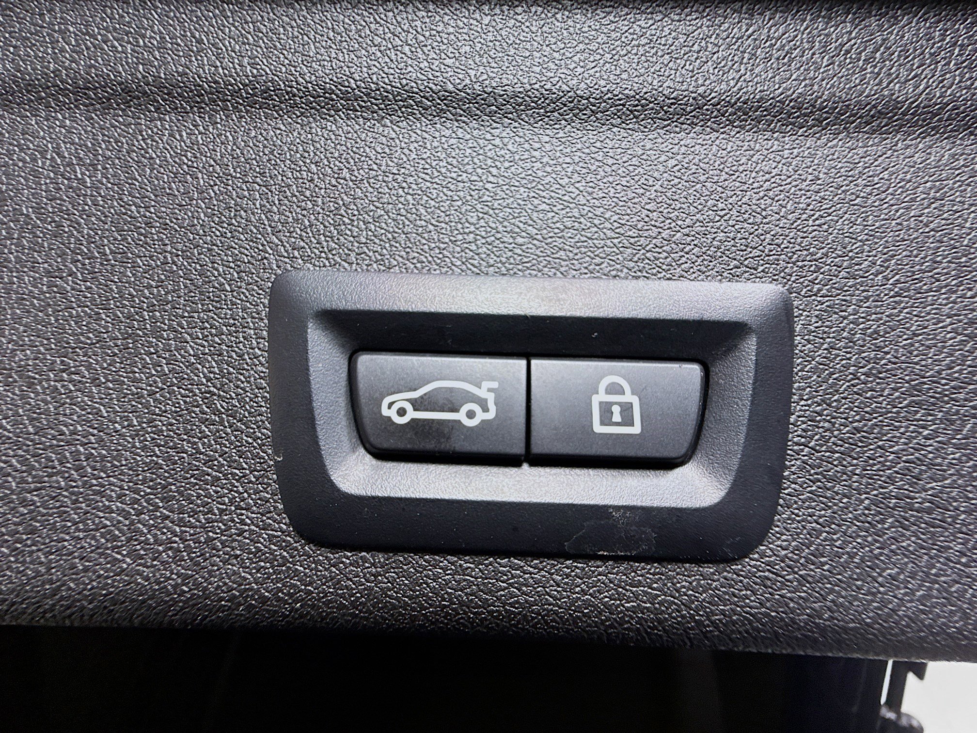 Used 2022 BMW X6 xDrive40i w/ Premium Package image 41