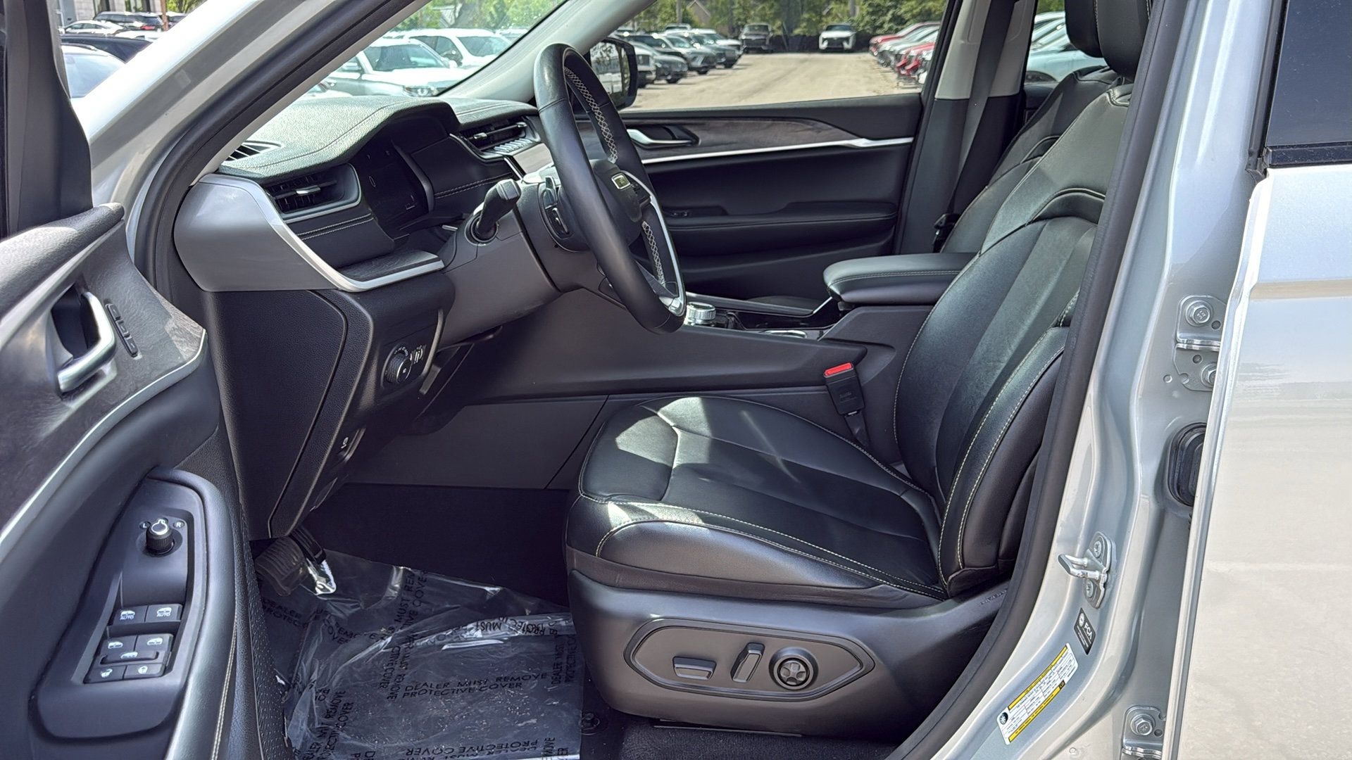 Used 2022 Jeep Grand Cherokee Limited AWD/4WD image 8