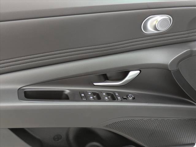 New 2025 Hyundai Elantra Limited image 16