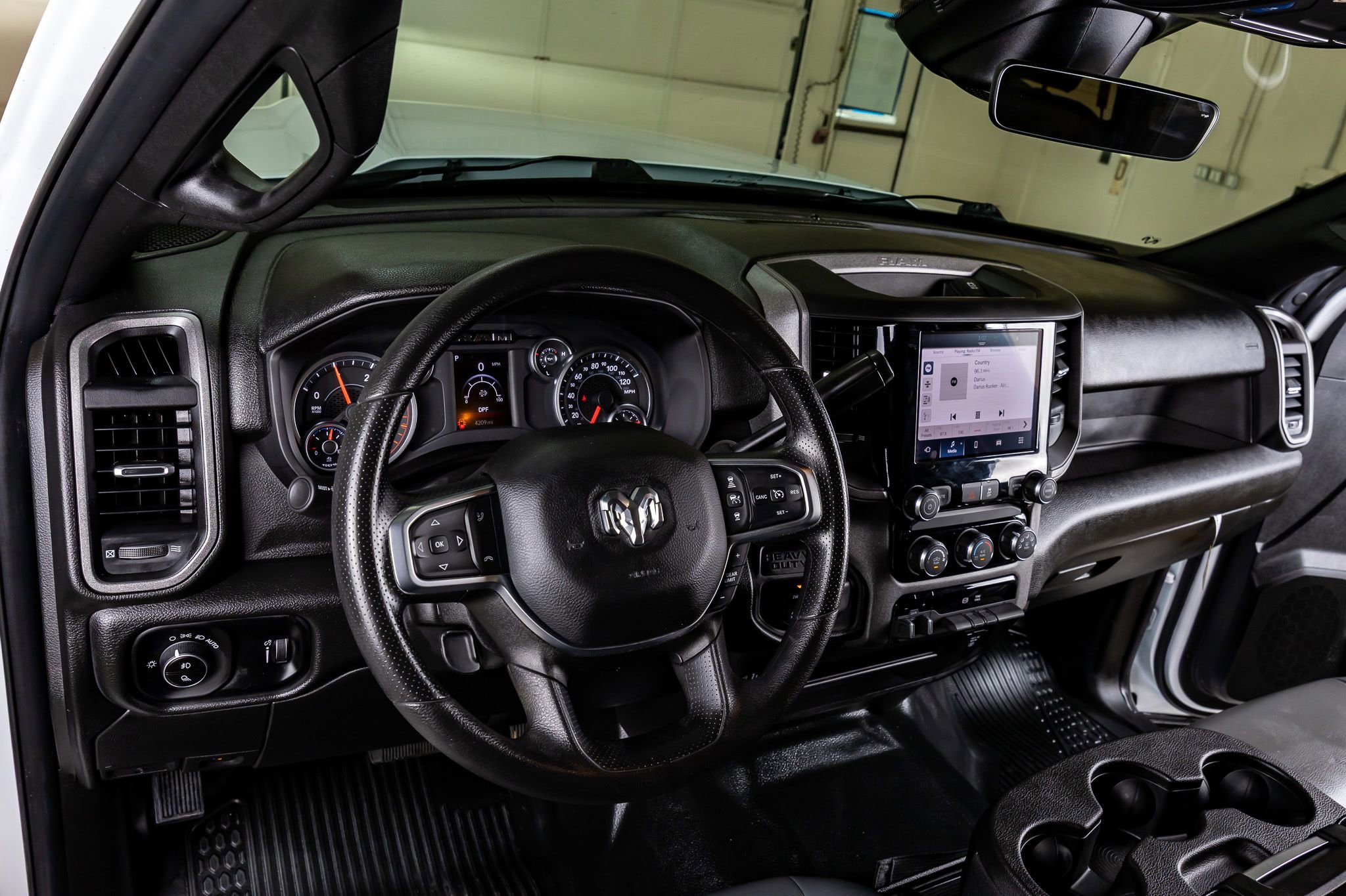 Used 2025 RAM 2500 Tradesman w/ Chrome Appearance Group AWD/4WD image 17