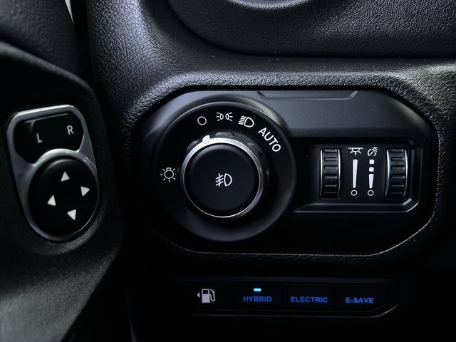 Used 2021 Jeep Wrangler Unlimited Sahara w/ Cold Weather Group AWD/4WD image 26