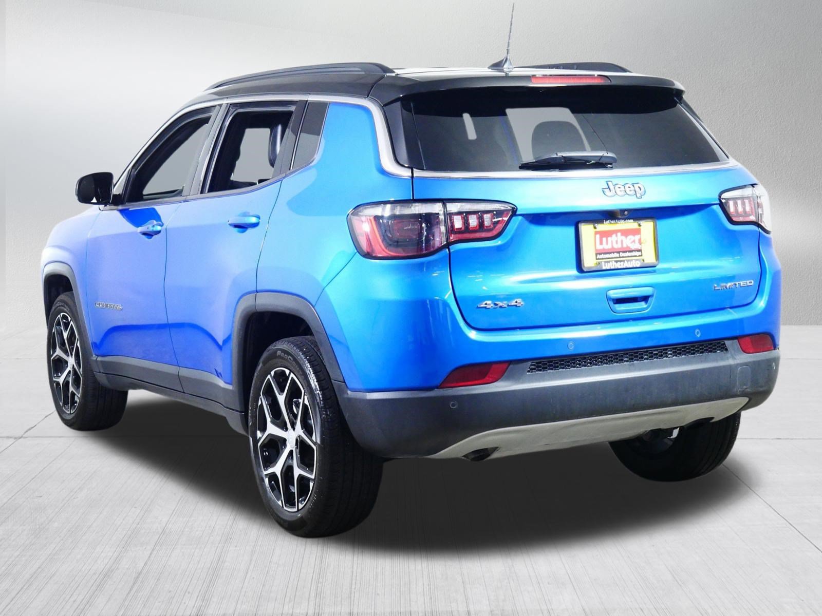 Used 2024 Jeep Compass Limited AWD/4WD image 5