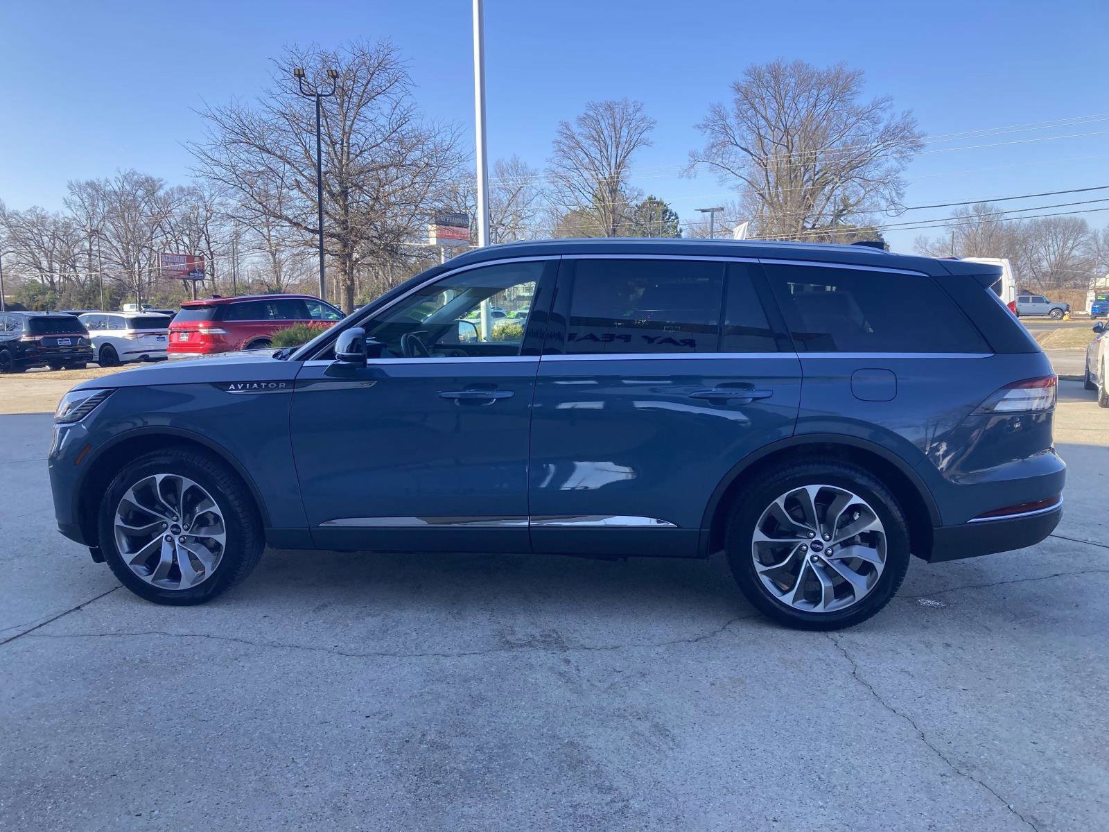 Used 2025 Lincoln Aviator Reserve w/ Luxury Package image 8