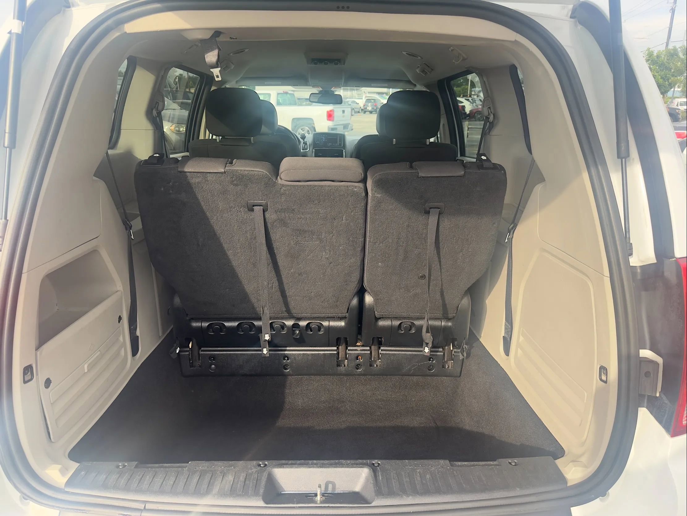 Used 2019 Dodge Grand Caravan SE w/ UConnect Hands-Free Group FWD image 15