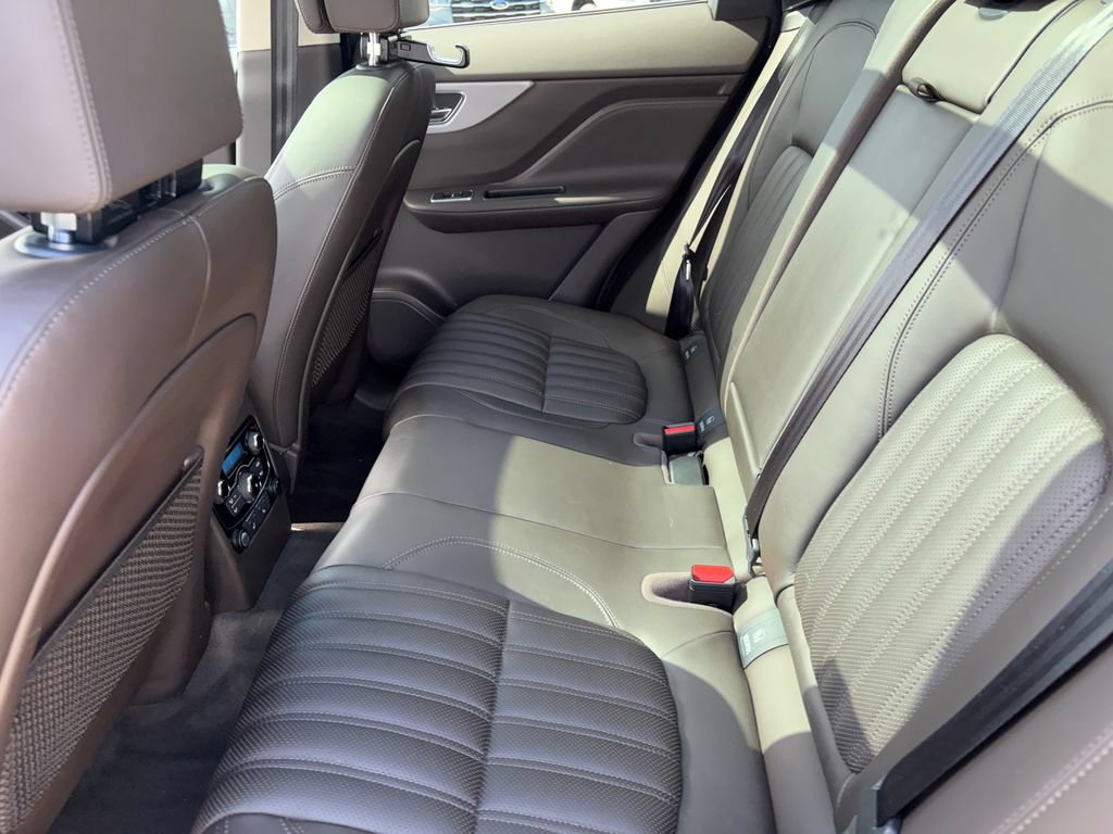 Used 2019 Jaguar F-PACE Portfolio AWD/4WD image 27