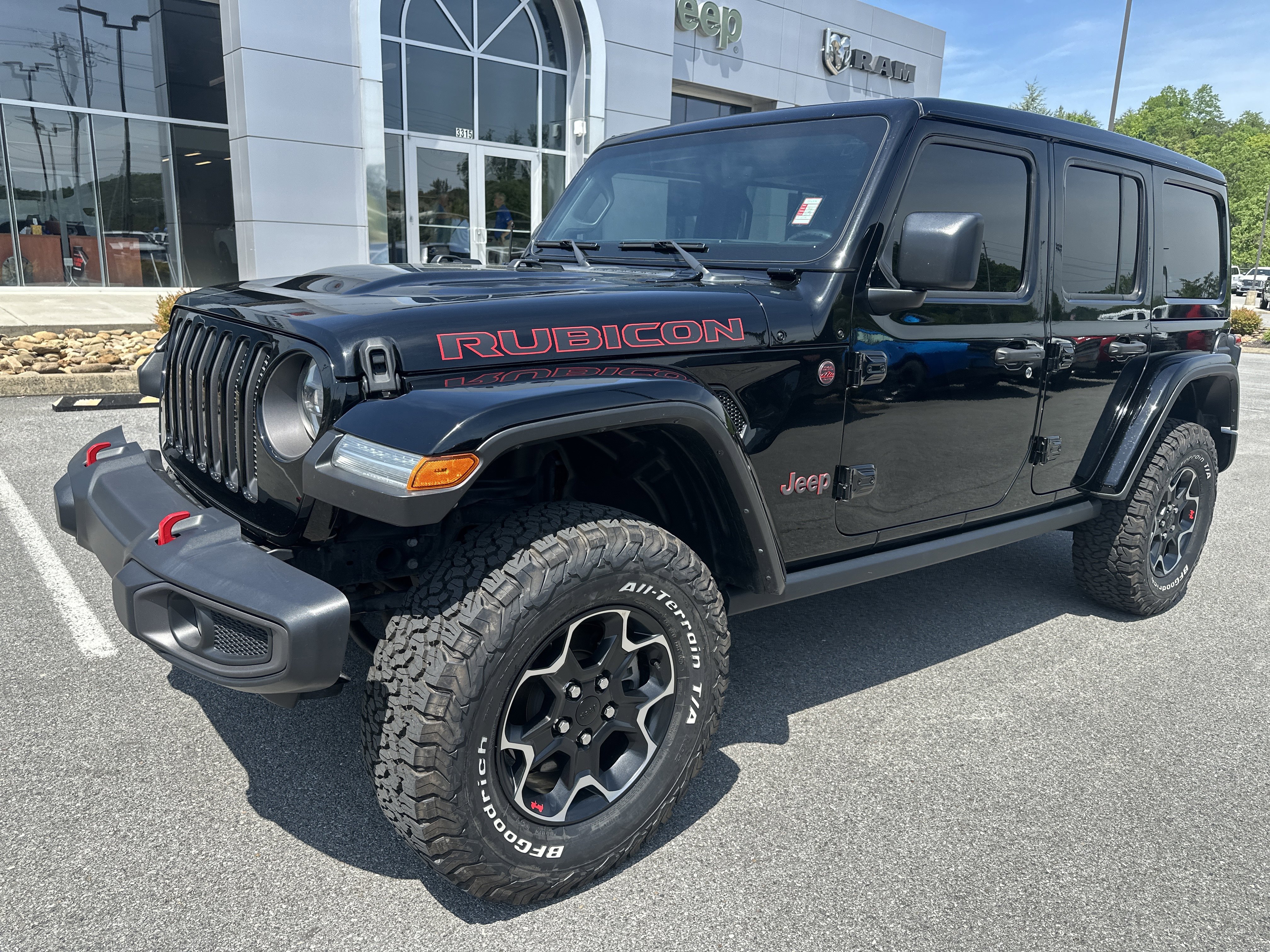 Used 2023 Jeep Wrangler Unlimited Rubicon w/ LED Lighting Group AWD/4WD image 2
