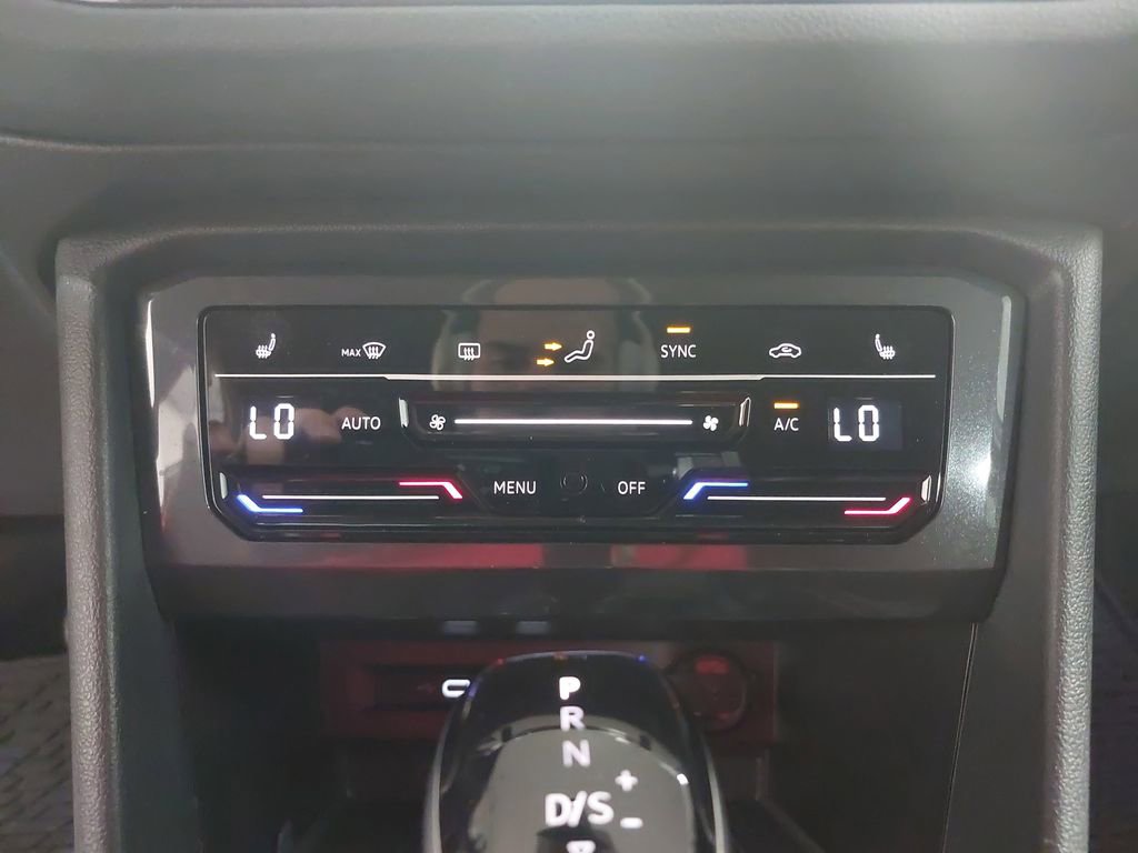 Used 2022 Volkswagen Tiguan SE image 20