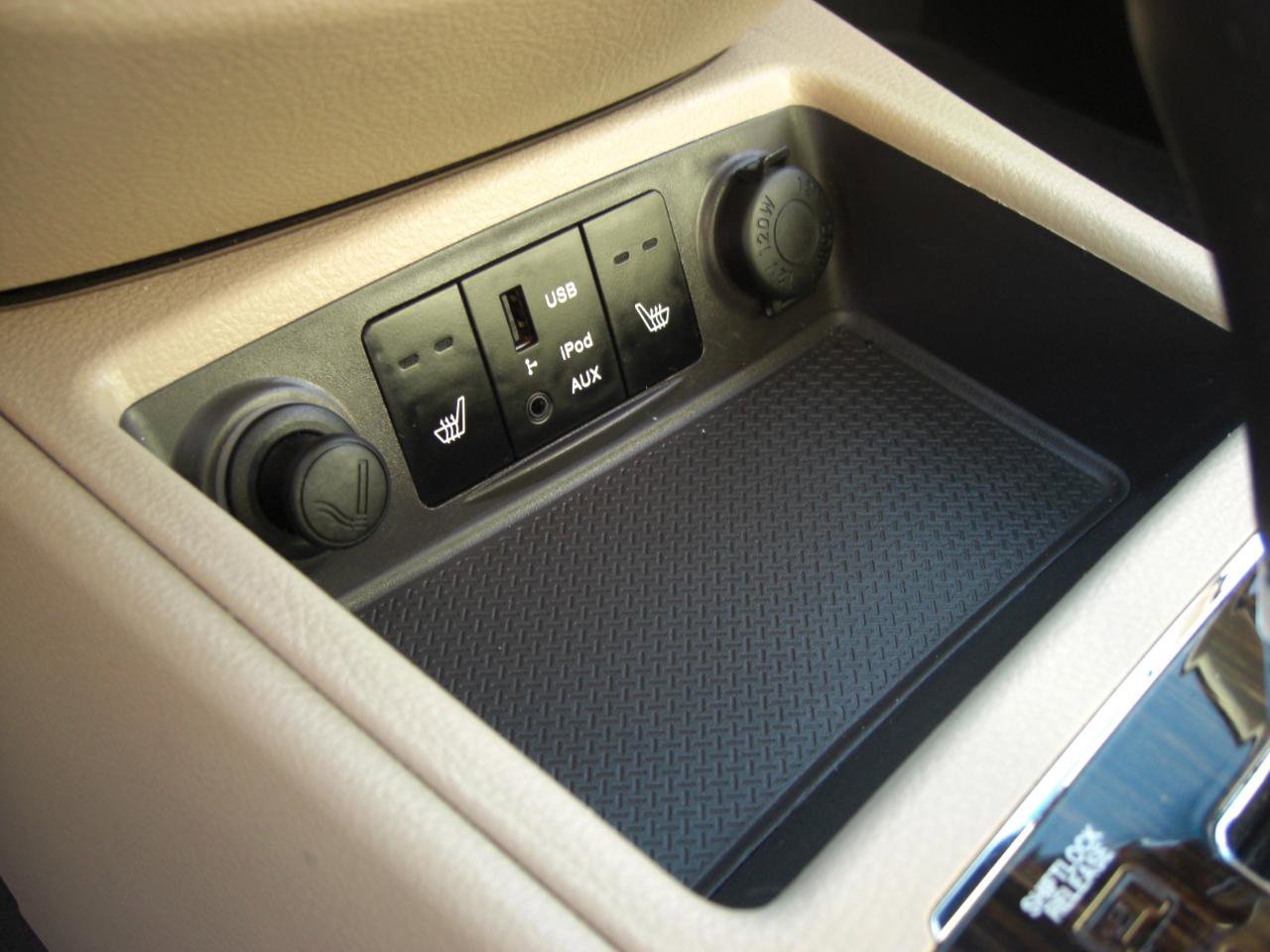 Used 2011 Hyundai Santa Fe Limited w/ Navigation Pkg 4 image 13